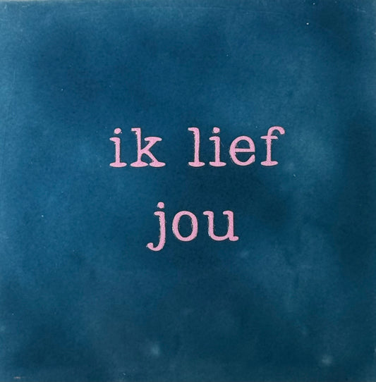 Quote tegeltje 'ik lief jou' donkerblauw/warmroze