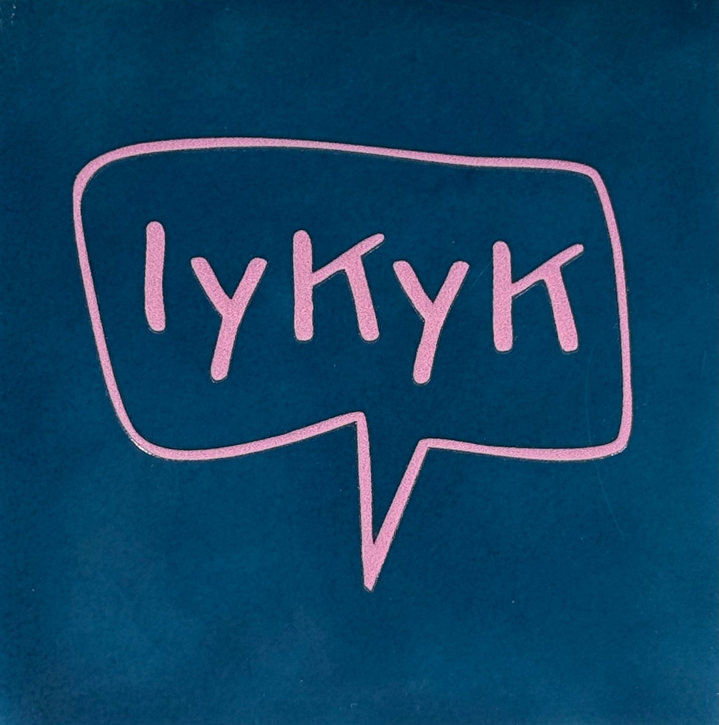 Quote tegeltje 'if you know you know' donkerblauw/warmroze