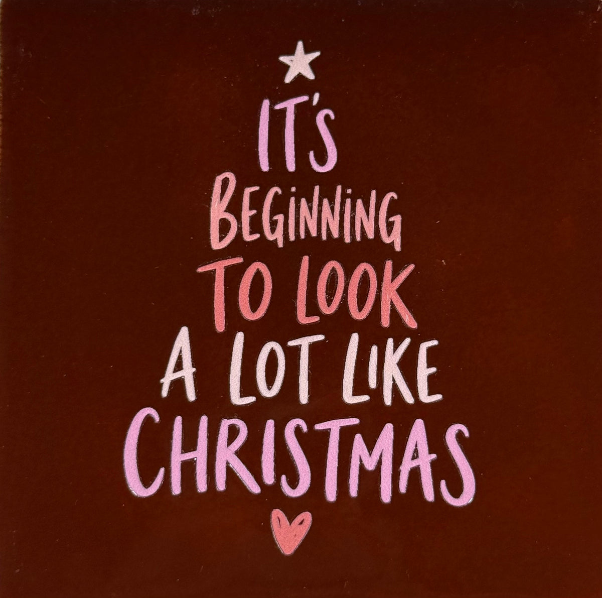 Quote tegeltje 'it's beginning to look a lot like Christmas' kastanje/combi 6