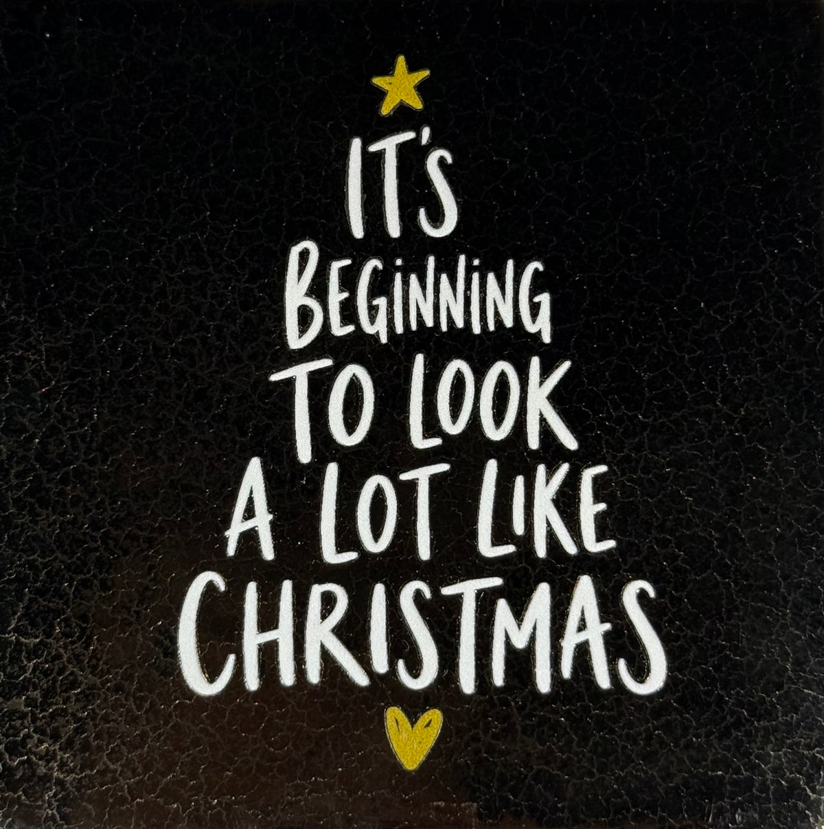 Quote tegeltje 'it's beginning to look a lot like Christmas' goud/creme(goud)