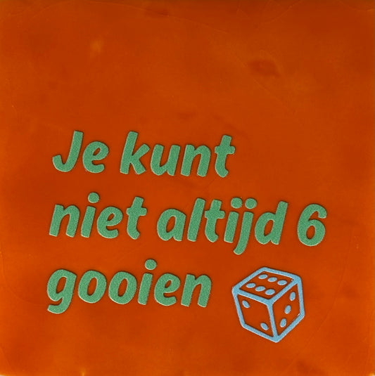 Quote tegeltje 'je kunt niet altijd 6 gooien' oranje/mint (warmblauw)