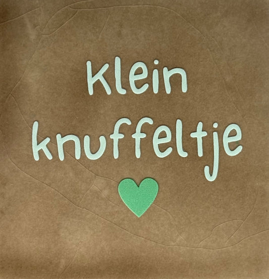 Quote tegeltje 'klein knuffeltje' taupe/lichtgroen (mint)