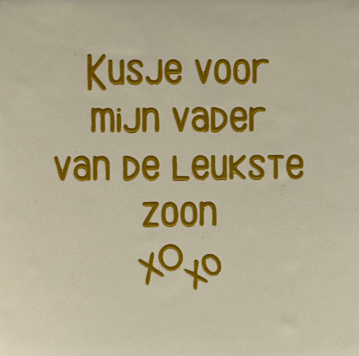 Quote tegeltje 'kusje voor mijn vader van de leukste zoon' creme/goud