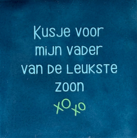 Quote tegeltje 'kusje voor mijn vader van de leukste zoon' donkerblauw/warmblauw(mint)