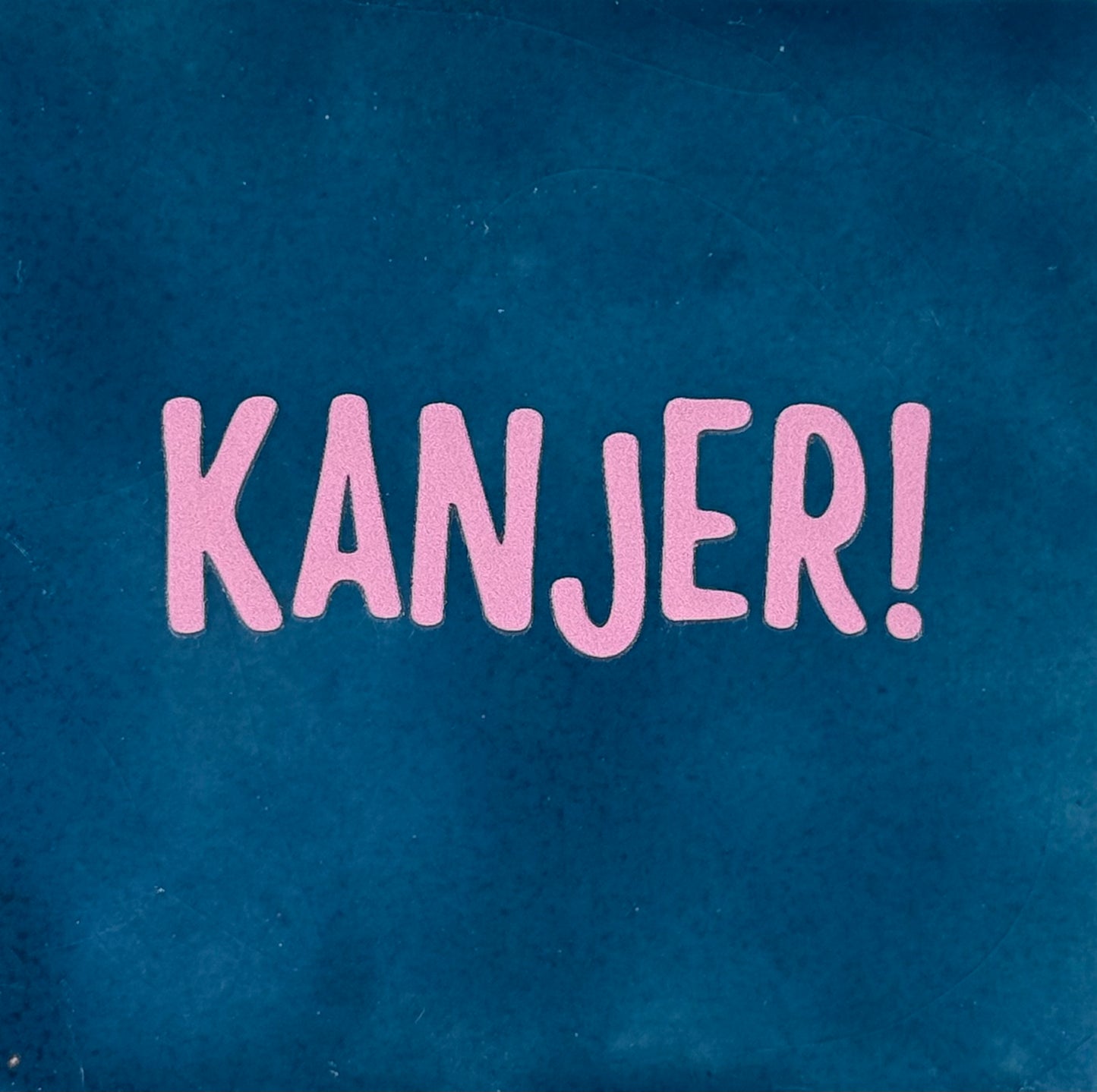 Quote tegeltje 'kanjer' donkerblauw/warmroze