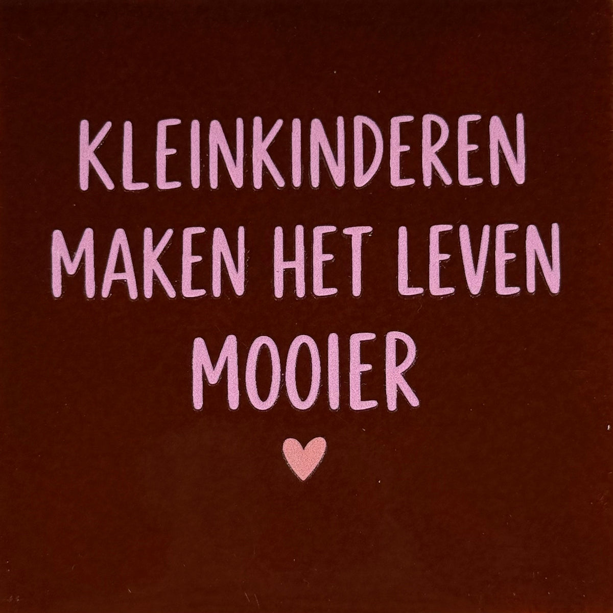 Quote tegeltje 'kleinkinderen maken het leven mooier' kastanje/warmroze(zalm)