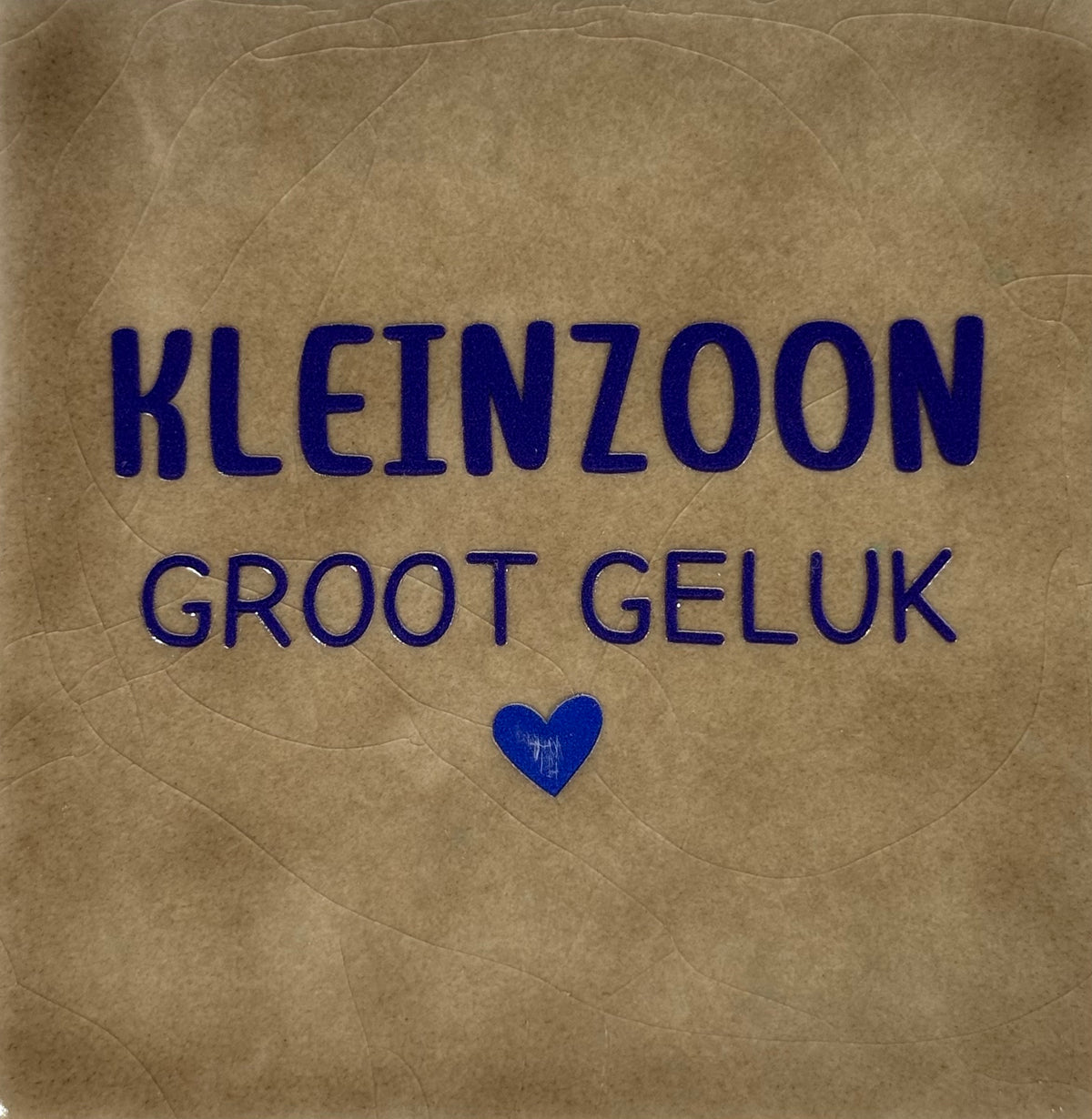 Quote tegeltje 'kleinzoon groot geluk' taupe/donkerblauw(kobalt)