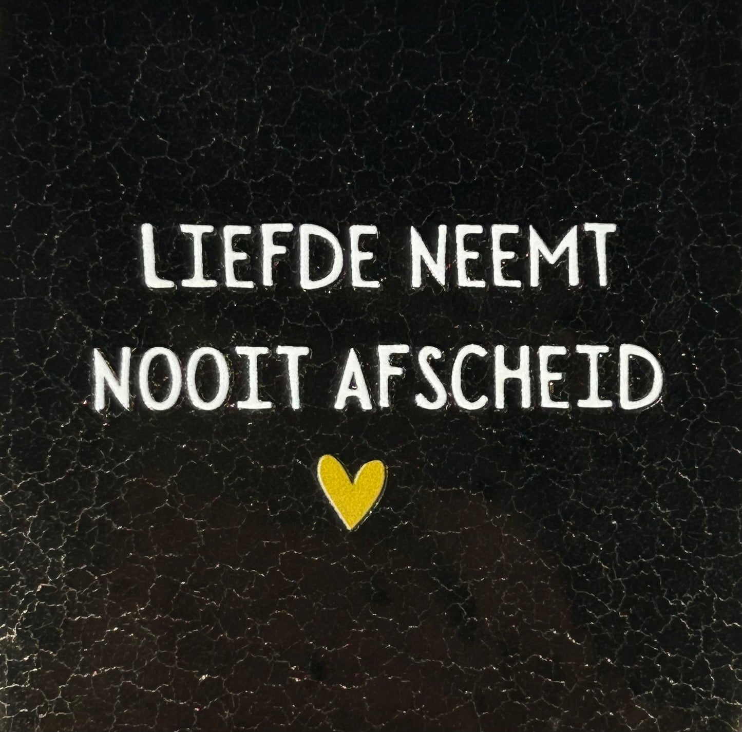 Quote tegeltje 'liefde neemt nooit afscheid' goud/creme