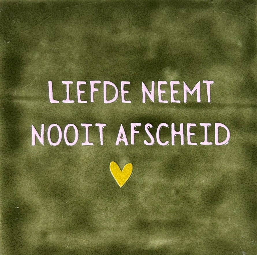 Quote tegeltje 'liefde neemt nooit afscheid' olijf/babyroze