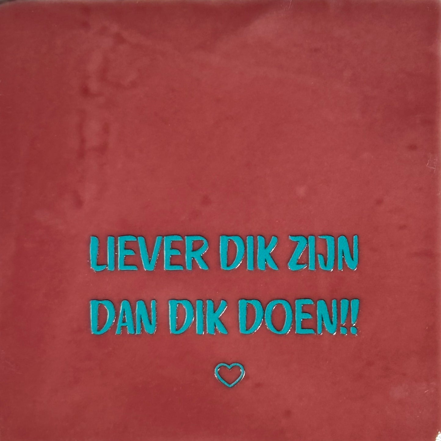 Quote tegeltje 'liever dik zijn dan dik doen' roze/turquoise