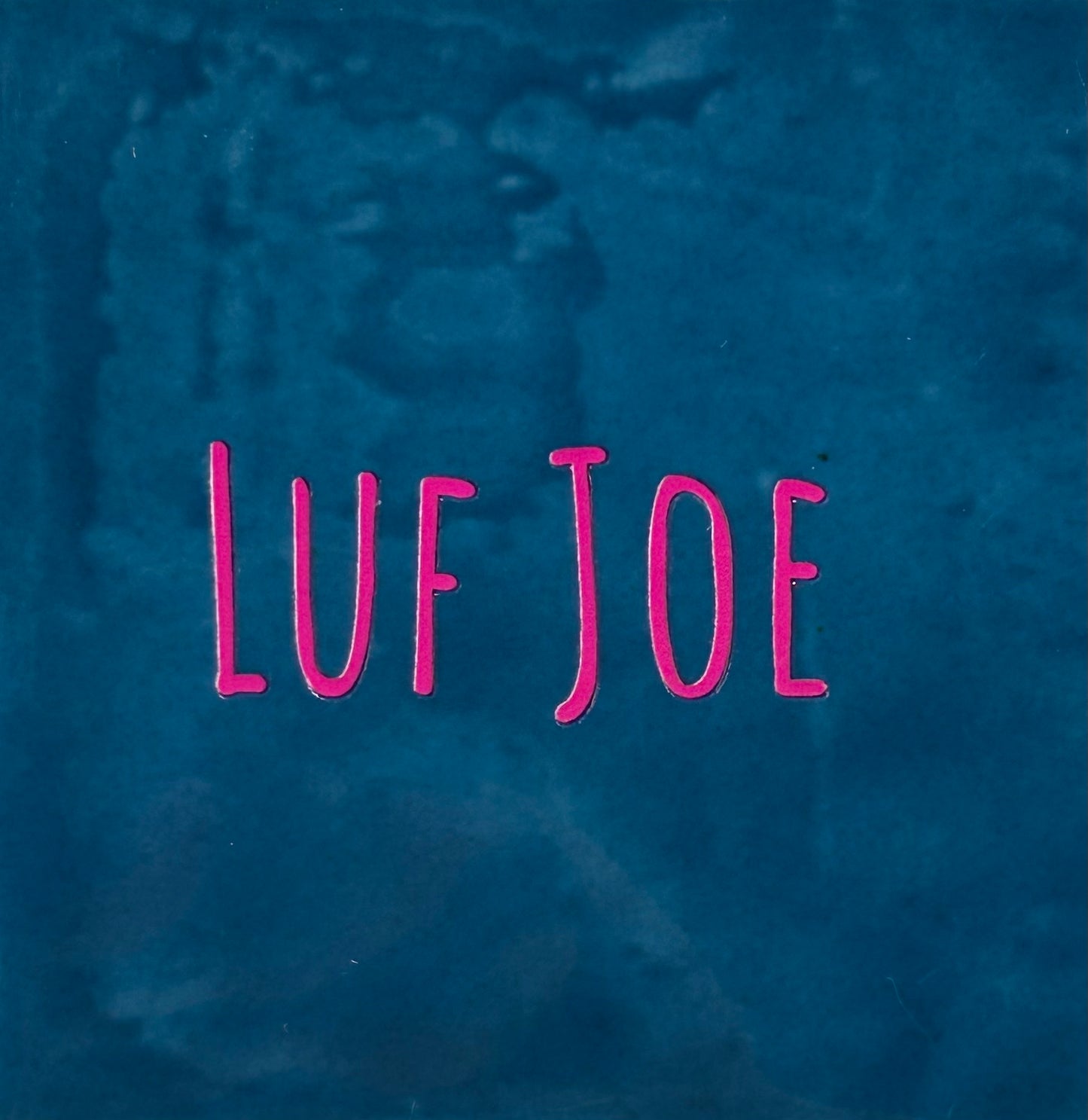 Quote tegeltje 'Luf joe' donkerblauw/roze