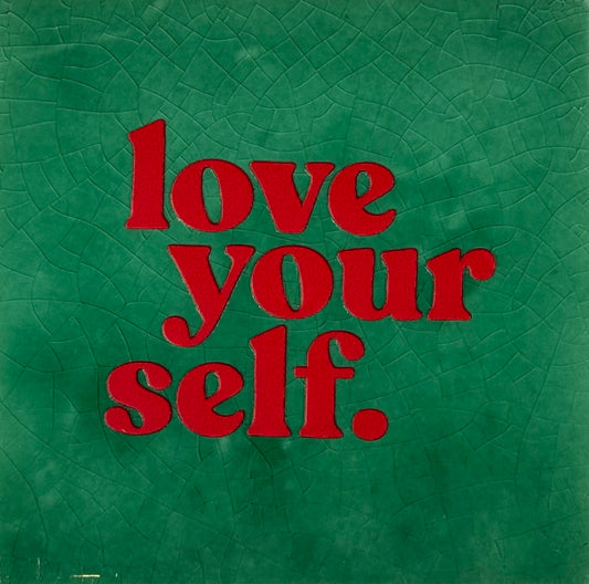 Quote tegeltje 'love yourself' hardgroen/rood