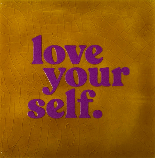 Quote tegeltje 'love yourself' oker/paars