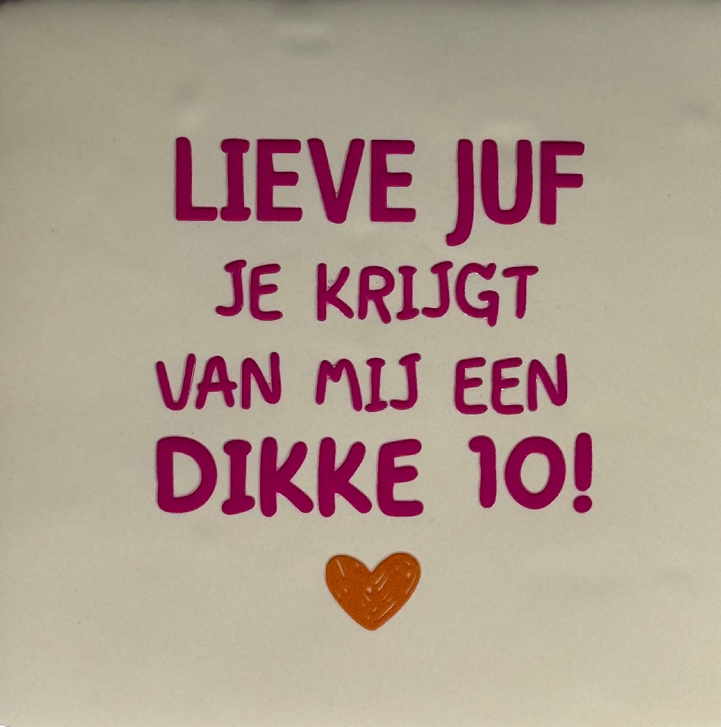 Quote tegeltje 'lieve juf je krijgt van mij een dikke 10!' creme/knalroze(oranje)