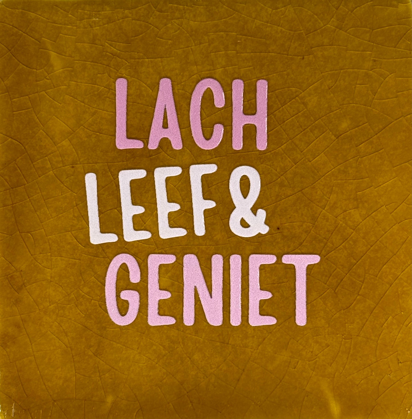 Quote tegeltje 'lach leef & geniet' oker/combi 2
