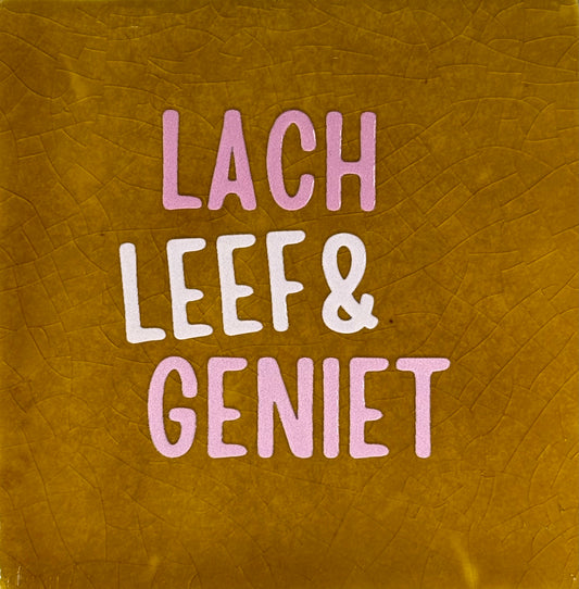 Quote tegeltje 'lach leef & geniet' oker/combi 2