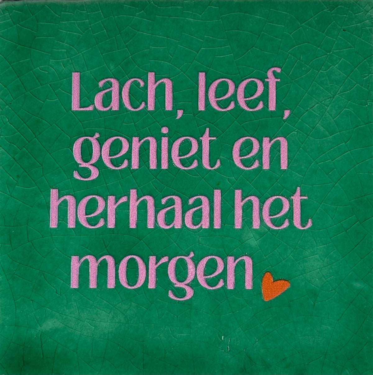 Quote tegeltje 'lach, leef, geniet en herhaal het morgen' hardgroen/warmroze(oranje)
