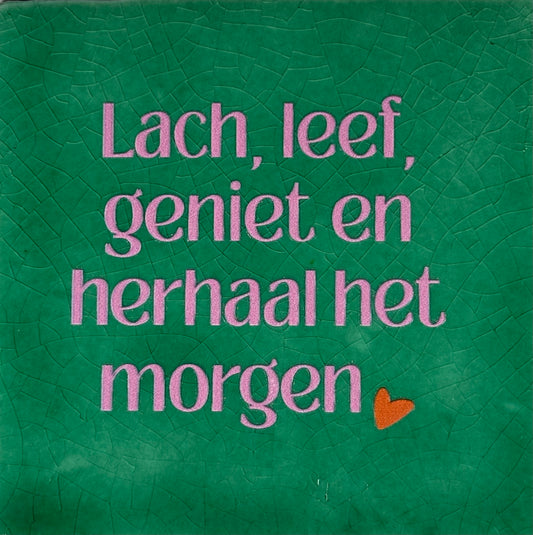 Quote tegeltje 'lach, leef, geniet en herhaal het morgen' hardgroen/warmroze(oranje)