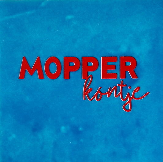 Quote tegeltje 'mopperkontje' lichtblauw/rood