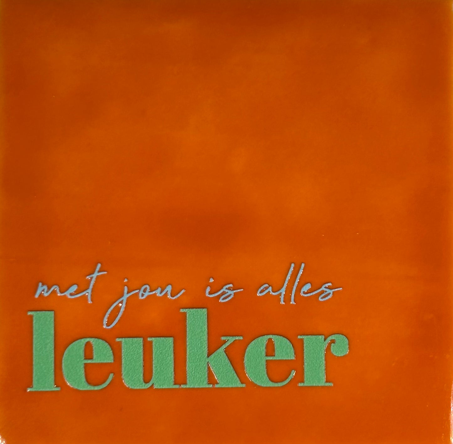 Quote tegeltje 'Met jou is alles leuker' oranje/mint (warmblauw)