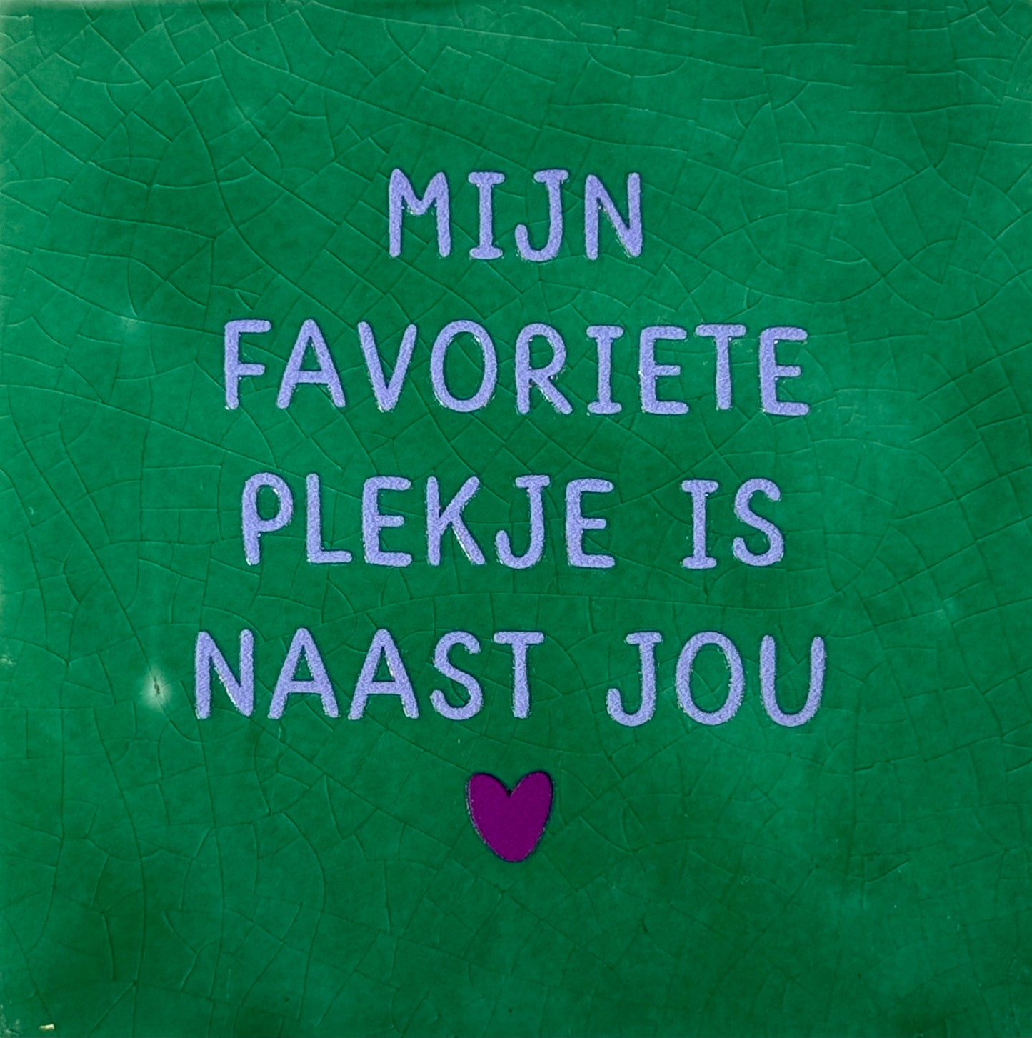 Quote tegeltje 'mijn favoriete plekje is naast jou' hardgroen/lila(paars)