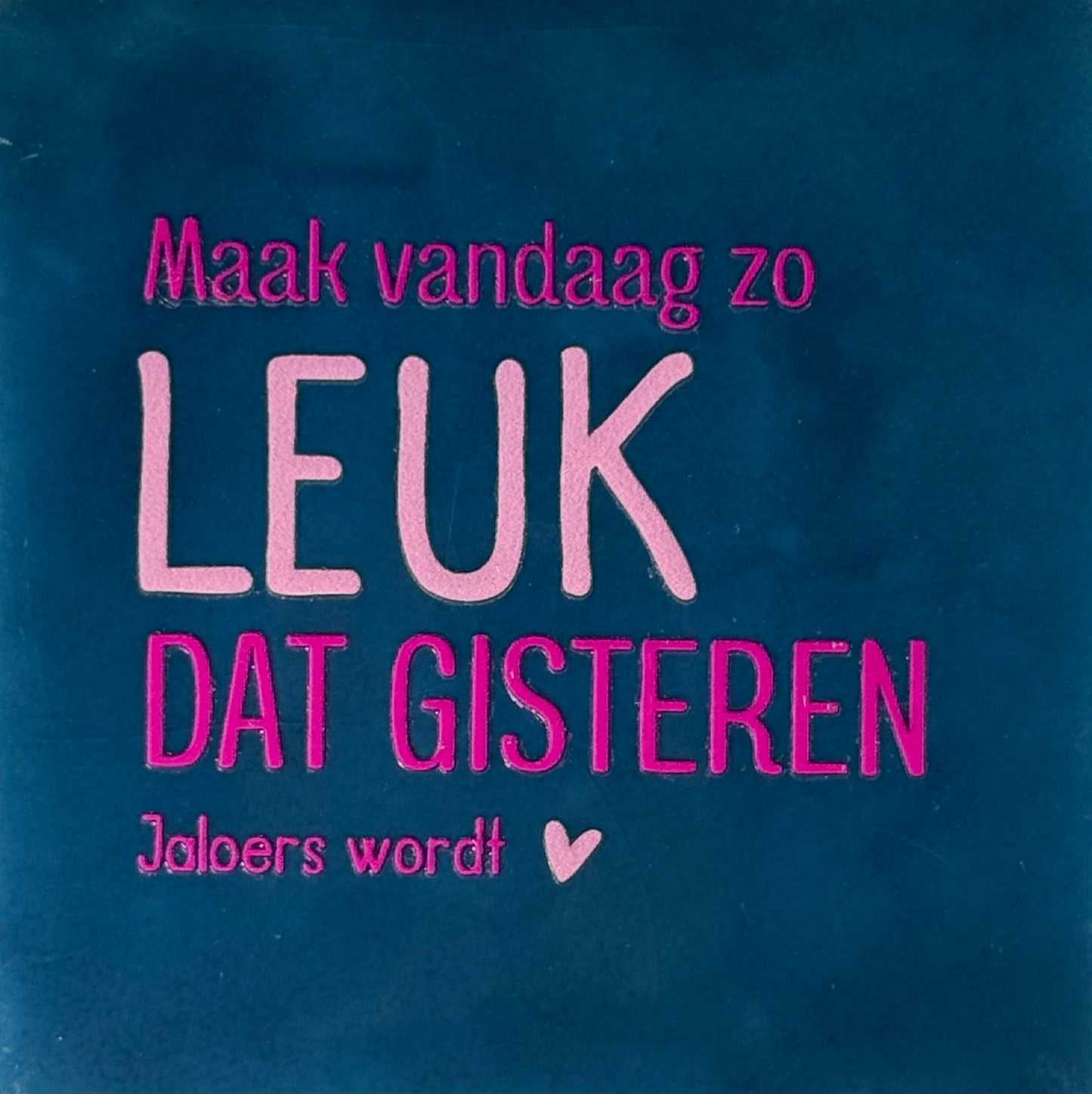 Quote tegeltje 'maak vandaag zo leuk...' donkerblauw/warmroze(knalroze)