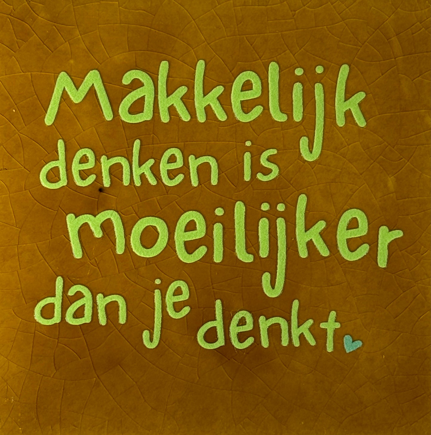 Quote tegeltje 'makkelijk denken is moeilijker dan je denkt' oker/lime