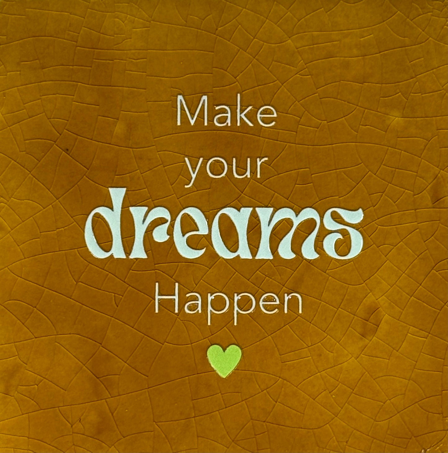 Quote tegeltje 'make your dreams happen' oker/lichtgroen(lime)