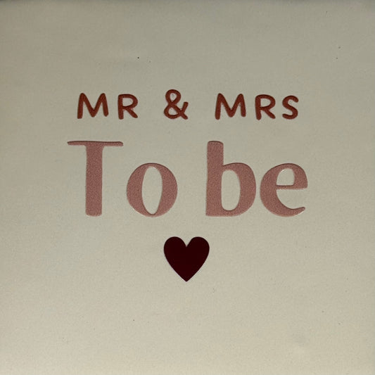 Quote tegeltje 'mr&mrs te be' creme/nude roze(taupe-cherry)