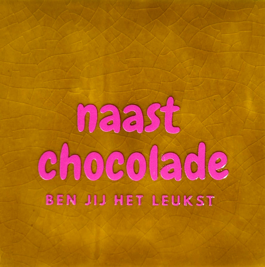Quote tegeltje 'naast chocolade..' oker/roze