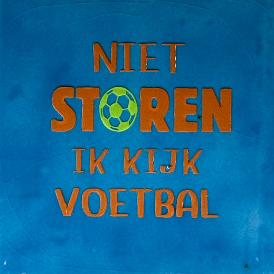 Quote tegeltje 'niet storen ik kijk voetbal' lichtblauw/oranje (lime)
