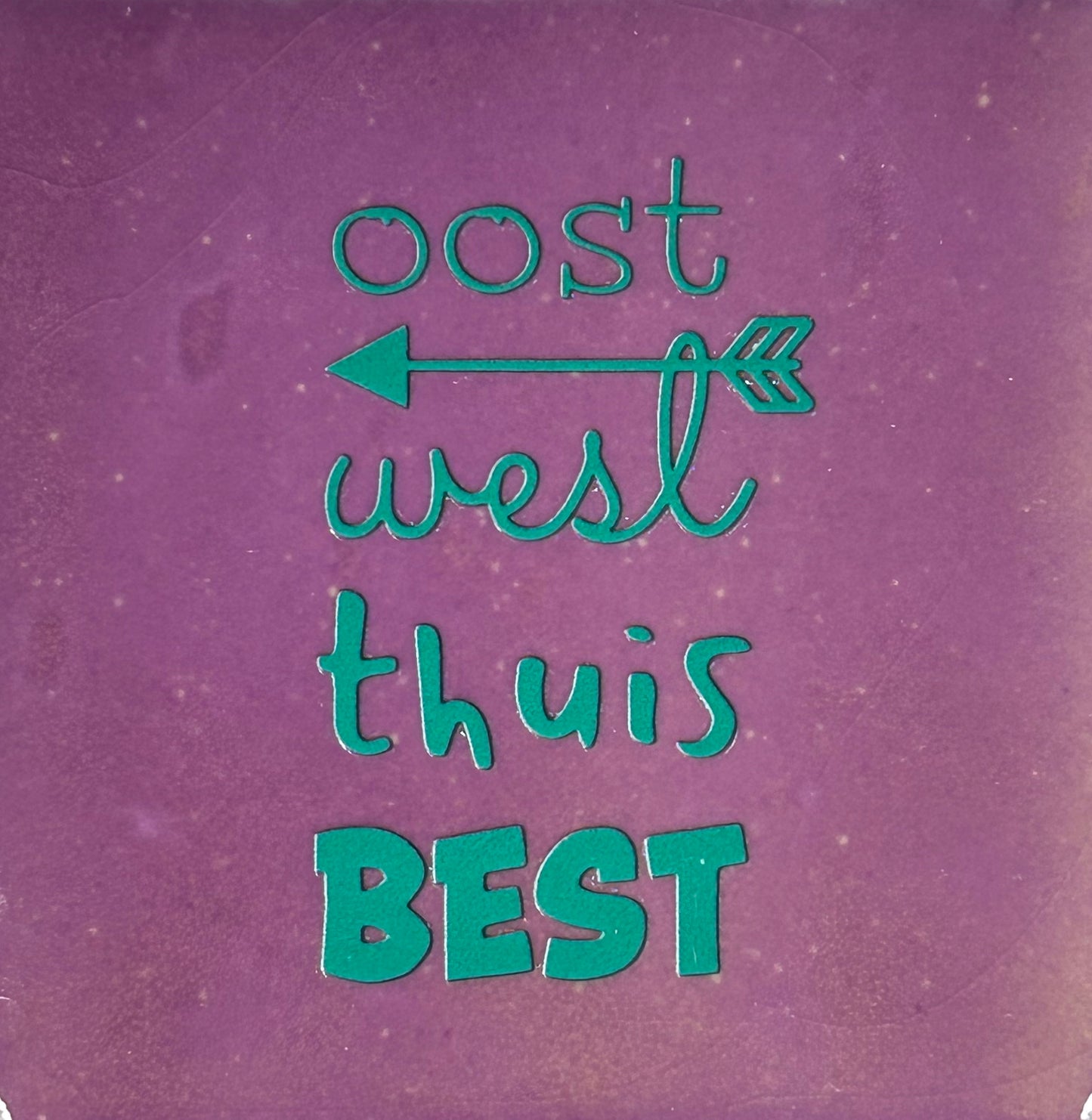 Quote tegeltje 'oost west thuis best' lila/aqua