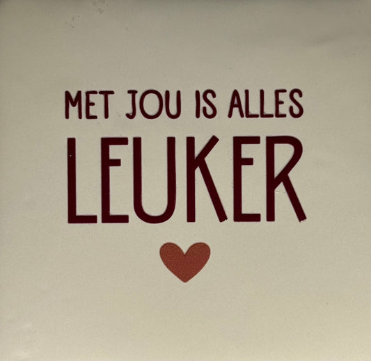 Quote tegeltje 'Met jou is alles leuker (nieuw)' creme/cherry(taupe)
