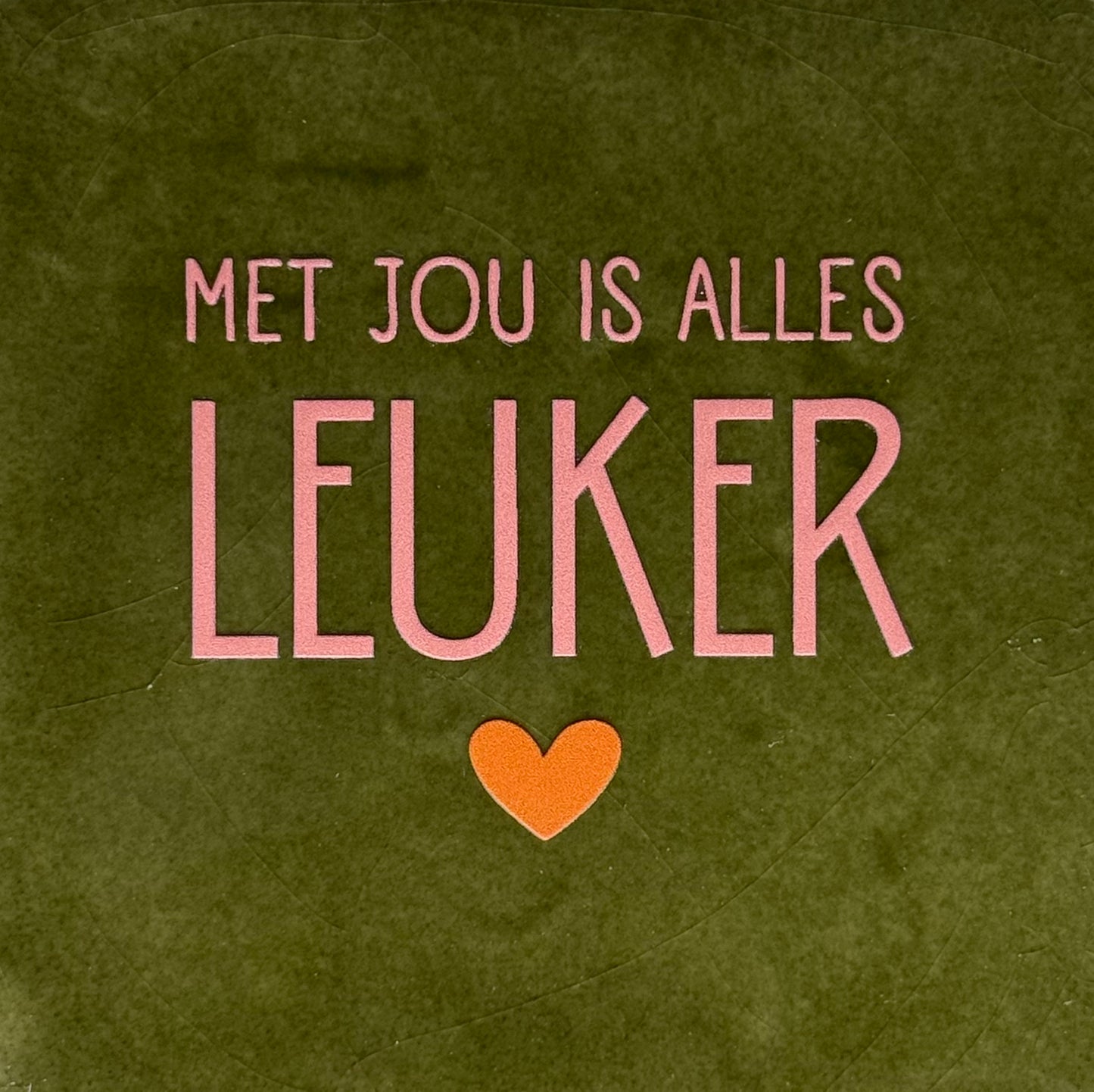 Quote tegeltje 'Met jou is alles leuker (nieuw)' olijf/zalm(oranje)