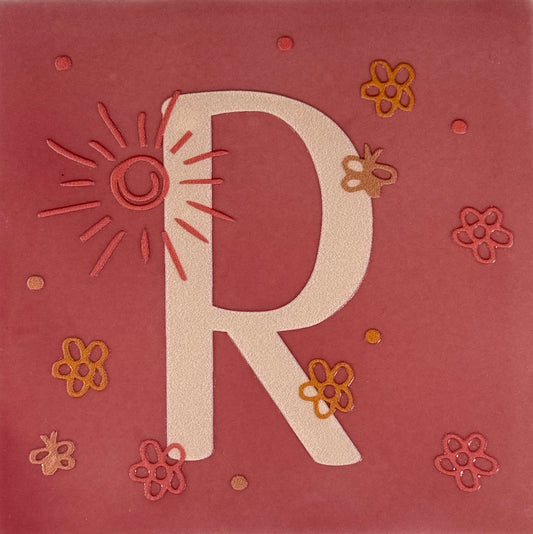 Quote tegeltje 'Alfabet R' roze/lichtroze
