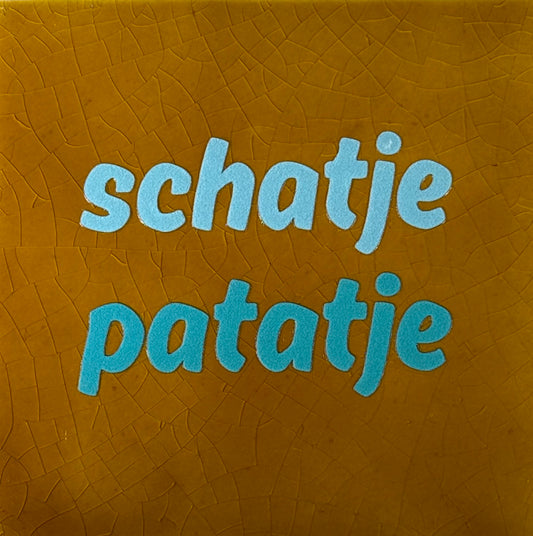 Quote tegeltje 'schatje patatje' oker/warmblauw(turquoise)
