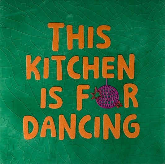 Quote tegeltje 'this kitchen is for dancing' hardgroen/oranje(knalroze)