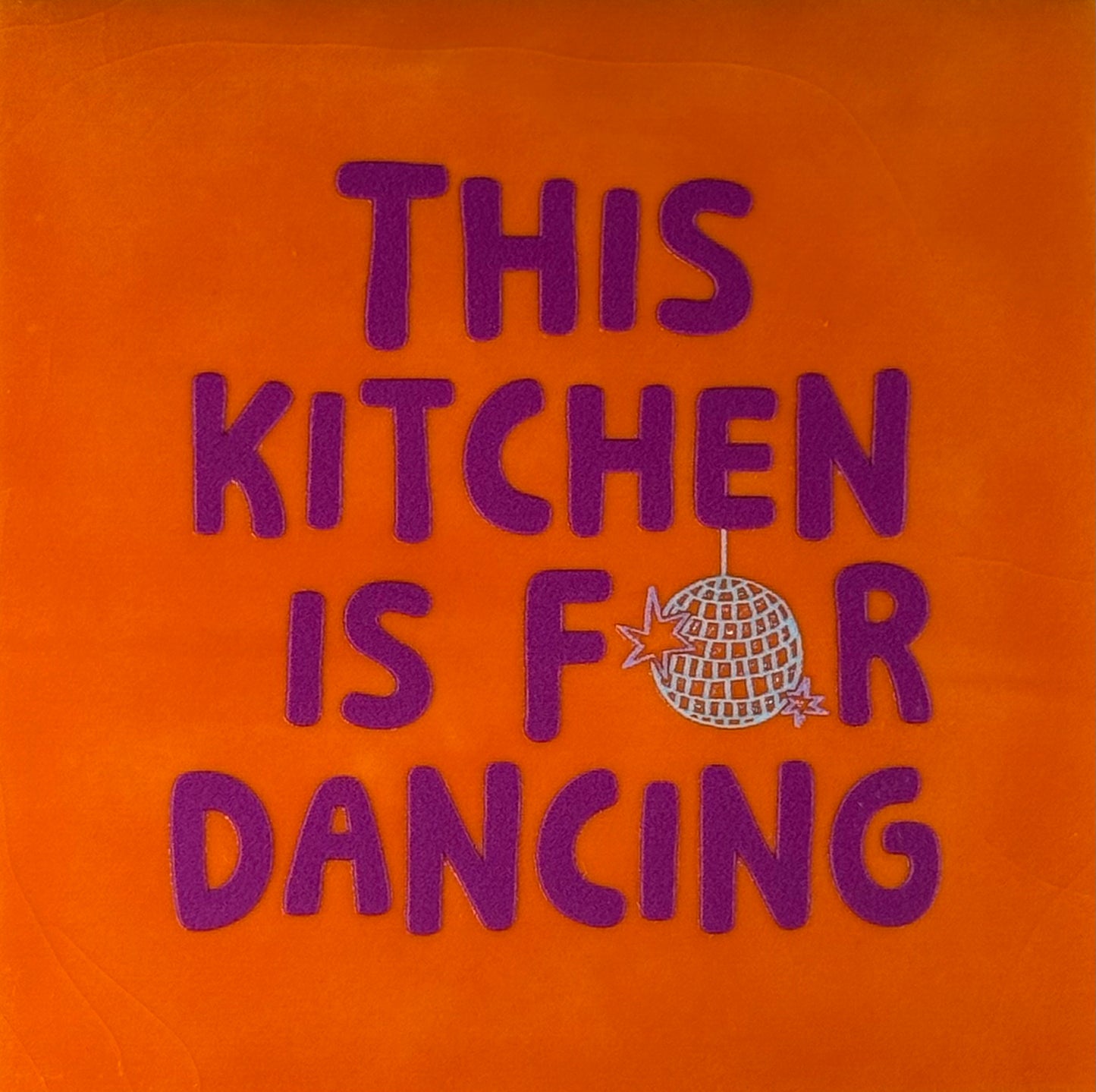 Quote tegeltje 'this kitchen is for dancing' oranje/paars(warmblauw)
