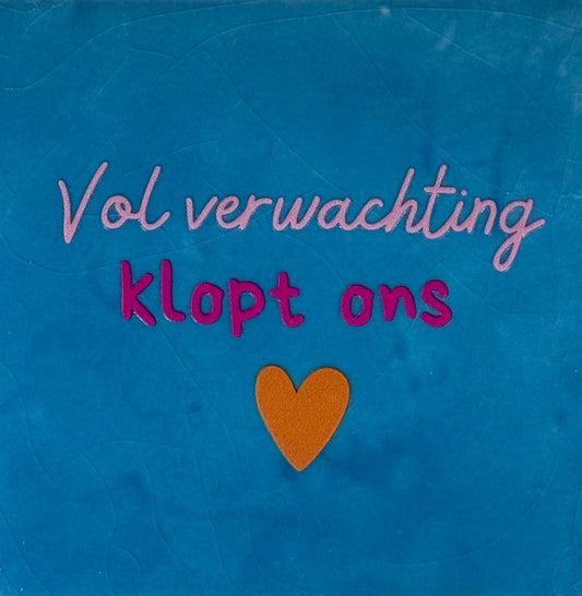 Quote tegeltje 'vol verwachting klopt ons hart' lichtblauw/warmroze(knalroze-oranje)