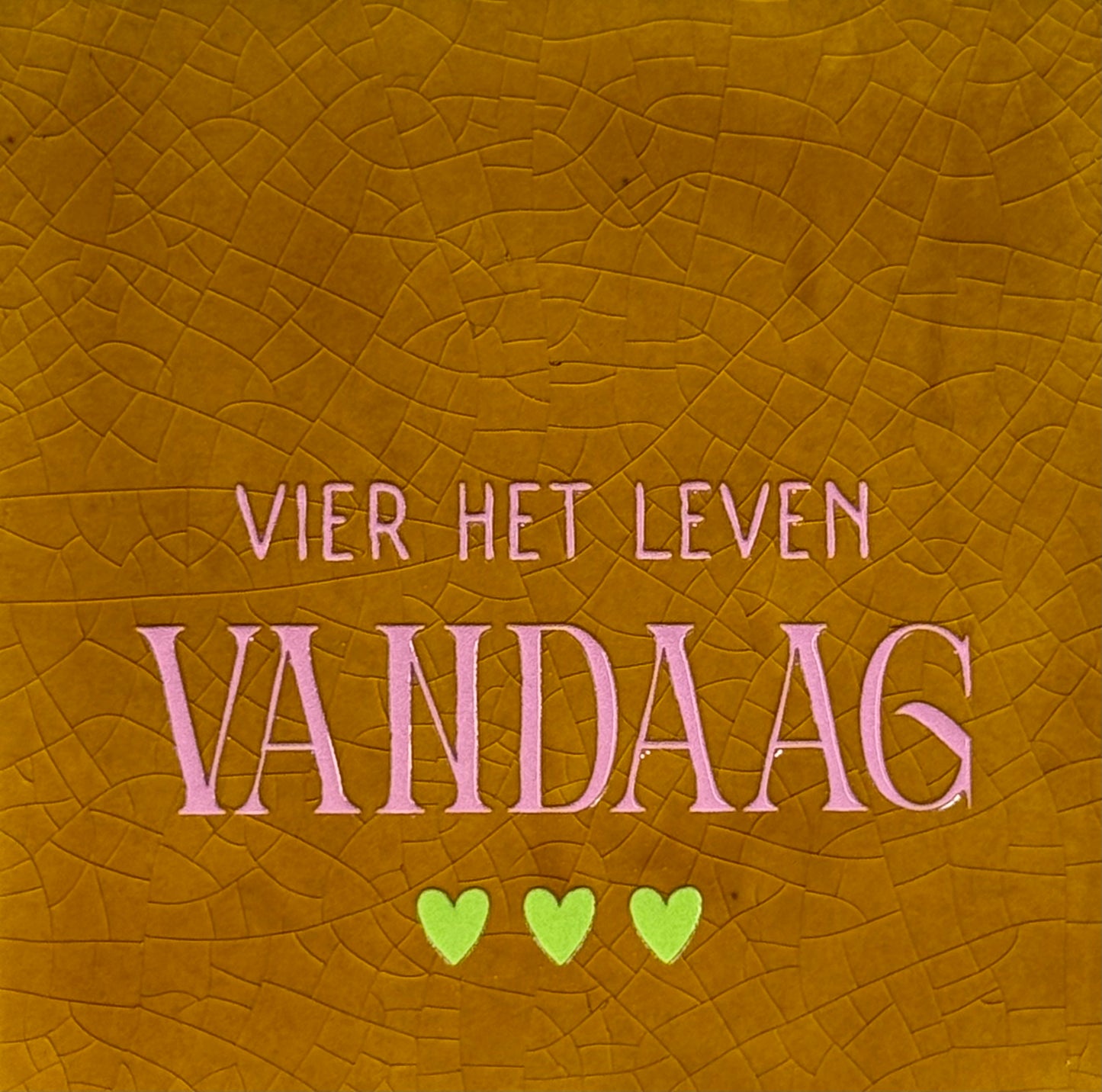 Quote tegeltje 'vier het leven vandaag' oker/warmroze(lime)