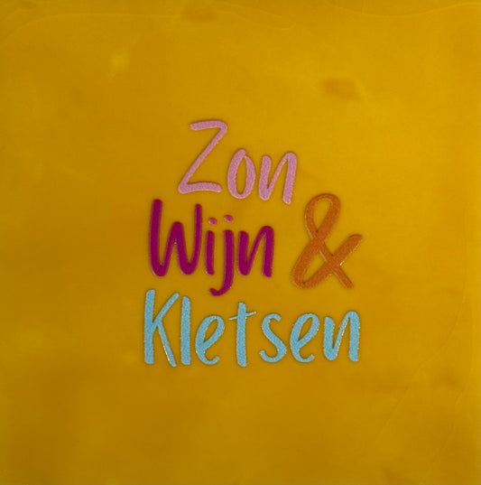 Quote tegeltje 'zon, wijn & kletsen' geel/warmroze (knalroze/warmblauw)
