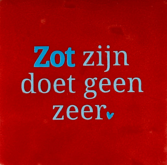 Quote tegeltje 'zot zijn doet geen zeer' rood/warmblauw(turquoise)