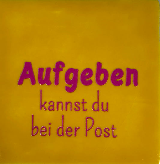Quote tegeltje 'aufgeben (grof) kannst du…' geel/roze