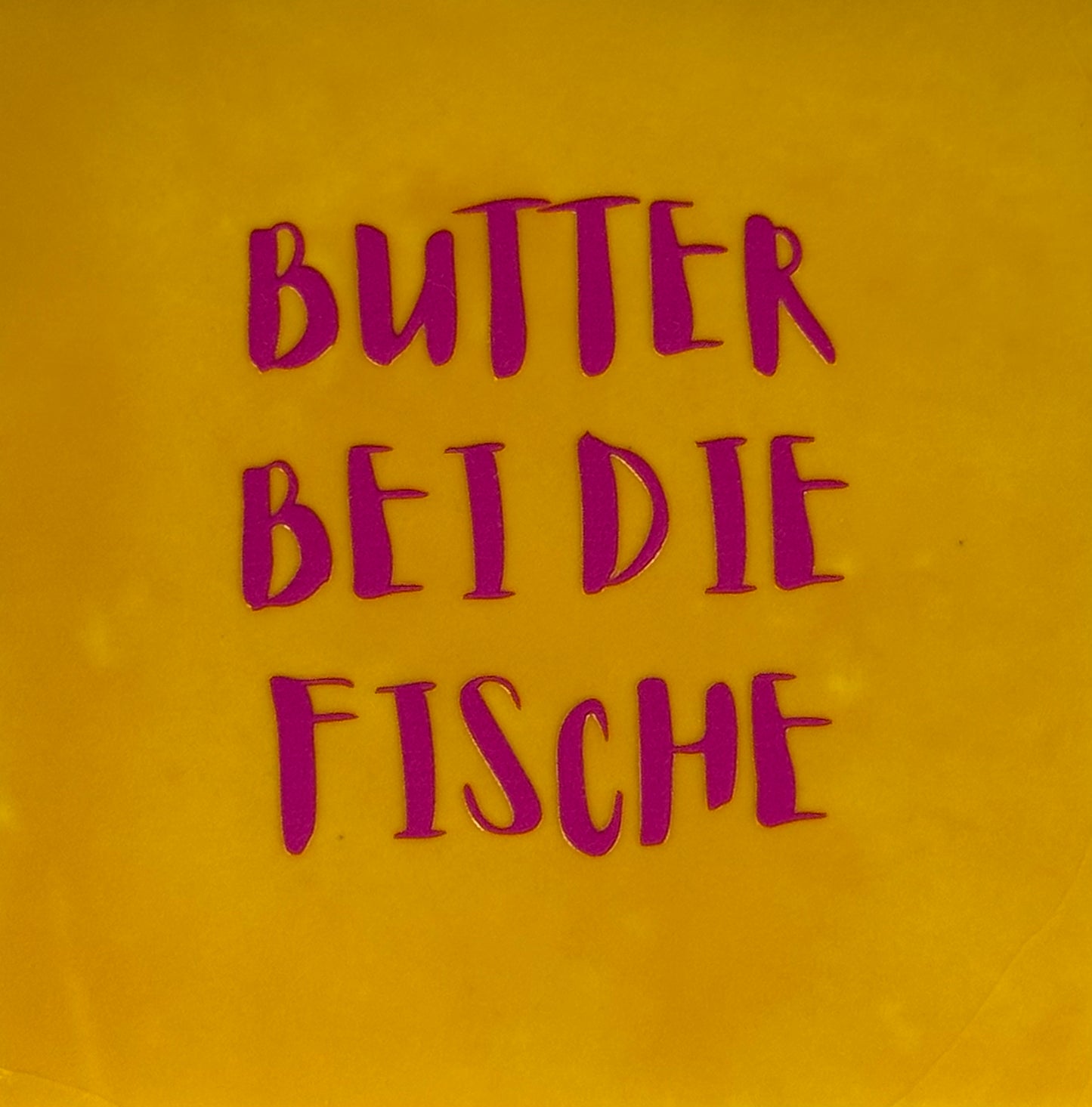 Quote tegeltje 'Butter bei die Fische' geel/knalroze