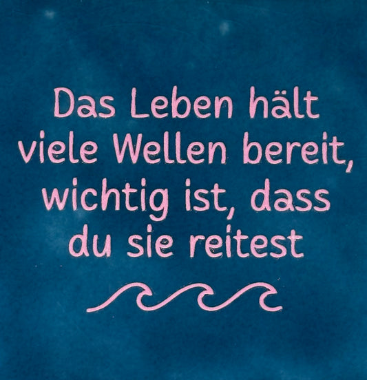 Quote tegeltje 'das leben hält viele wellen bereit...' donkerblauw/warmroze