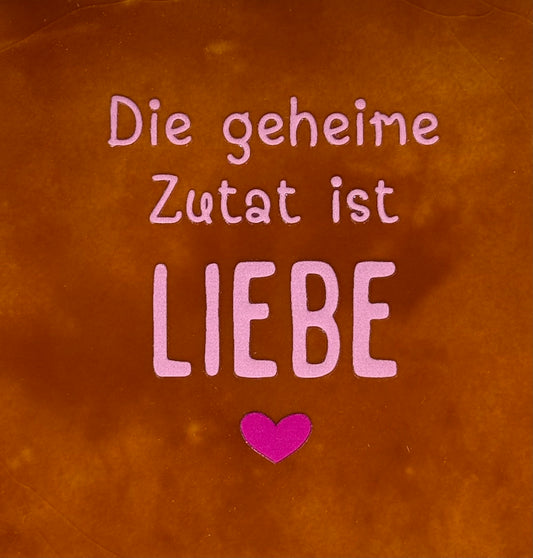 Quote tegeltje 'Die geheime Zutat ist Liebe' terra/warmroze(knalroze)
