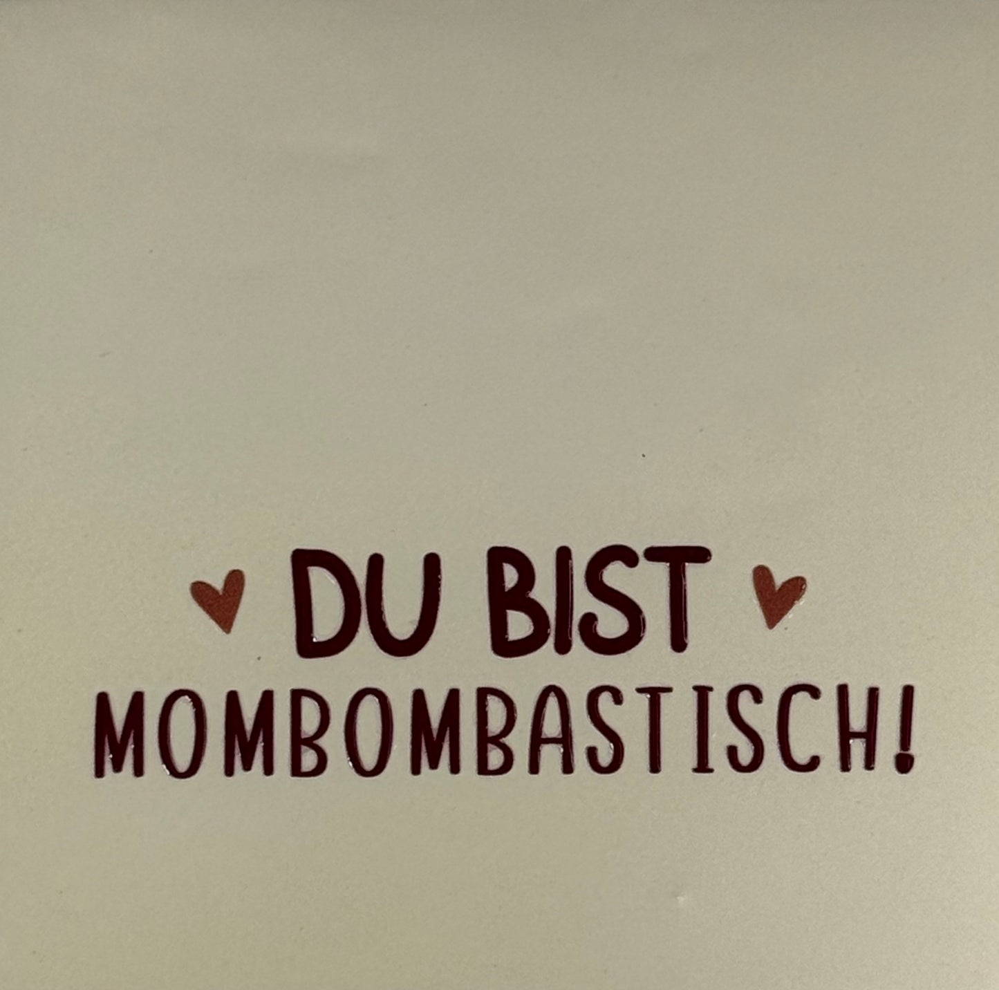 Quote tegeltje 'du bist Mombombastisch' creme/cherry(taupe)