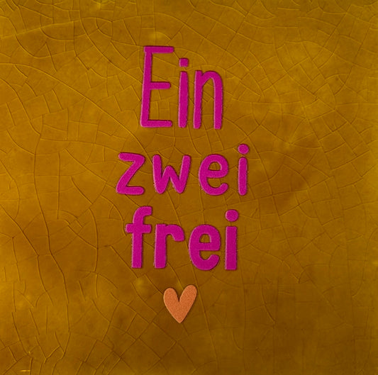 Quote tegeltje 'ein zwei frei' oker/knalroze(oranje)