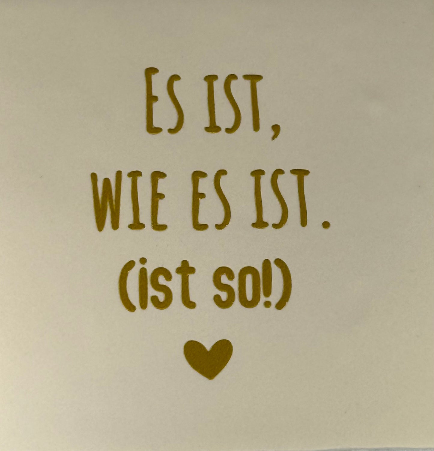 Quote tegeltje 'es ist wie es ist (ist so)' creme/goud