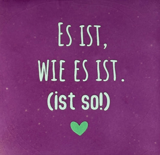 Quote tegeltje 'es ist wie es ist (ist so)' lila/lichtgroen(mint)